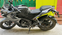 Black Bajaj Pulsar RS 200