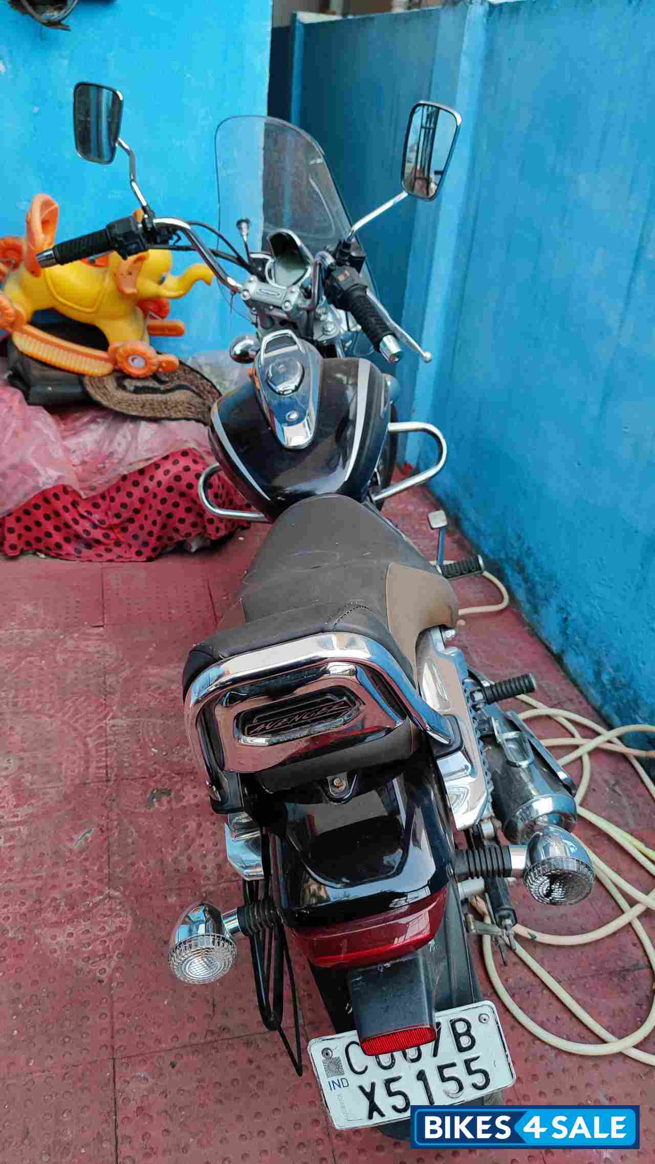 Auburn Black Bajaj Avenger Cruise 220 BS6
