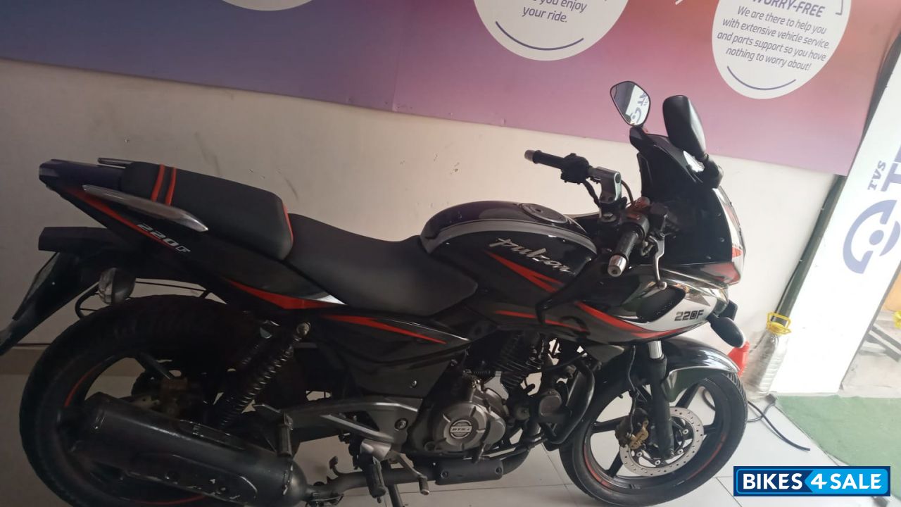 Bajaj Pulsar 220 DTSFi