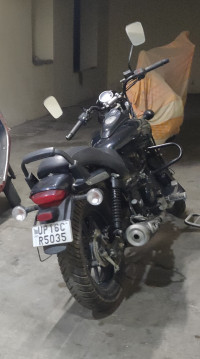 Ebony Black Met Bajaj Avenger Street 160
