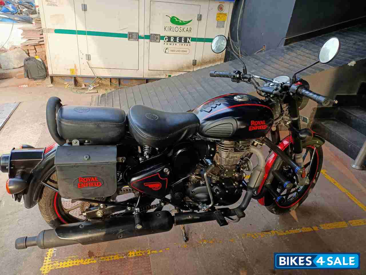 Stealth Black Royal Enfield Classic Stealth Black