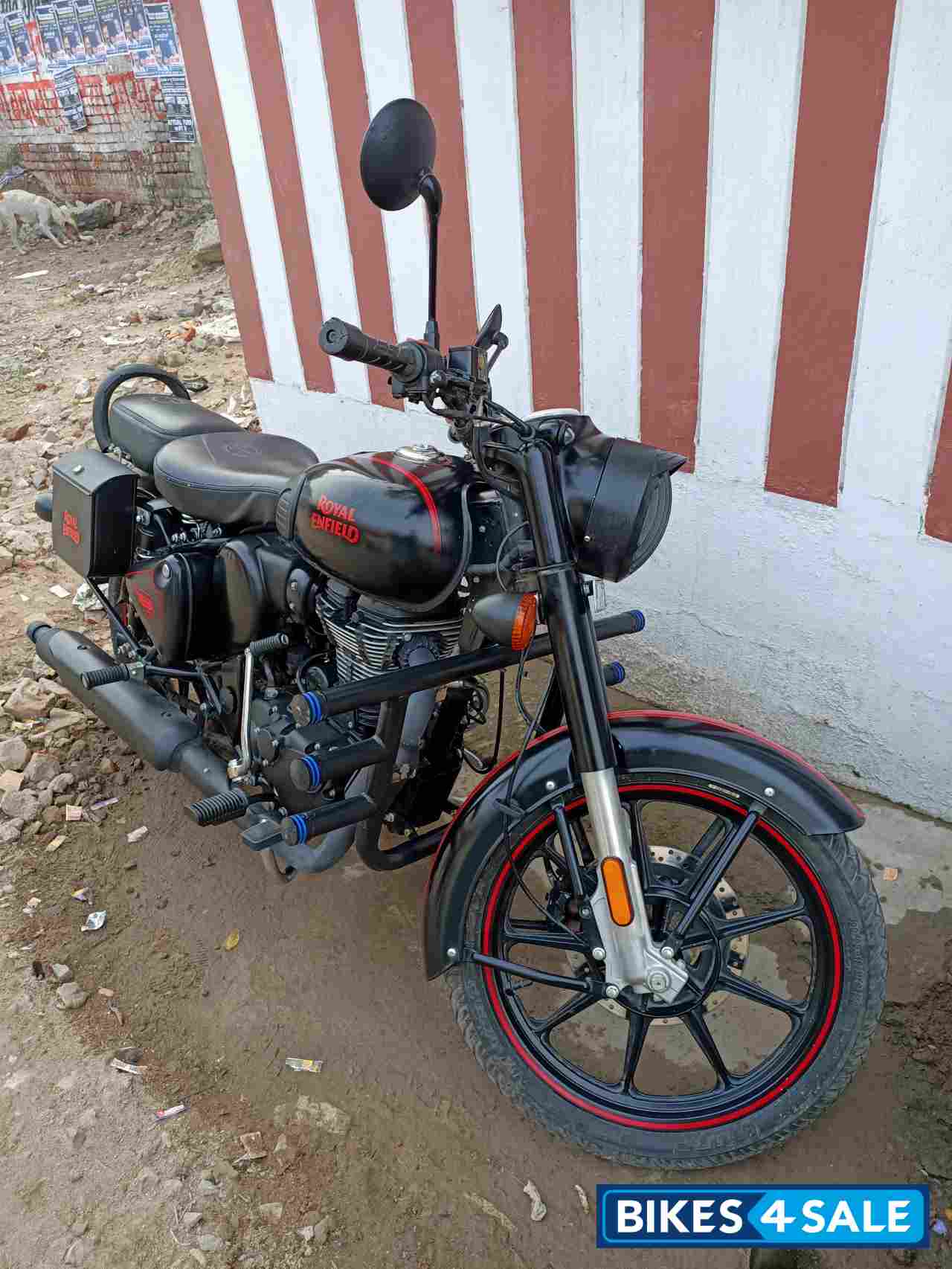 Stealth Black Royal Enfield Classic Stealth Black