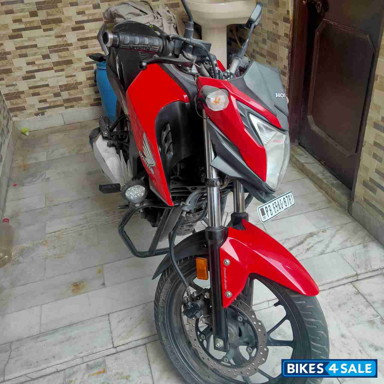Red Honda CB Hornet 160R