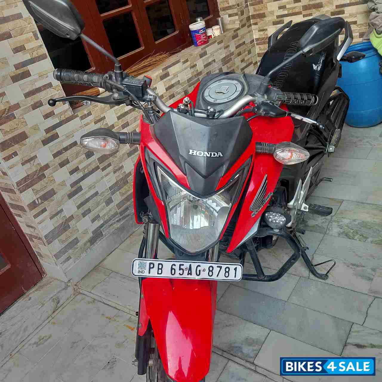 Red Honda CB Hornet 160R