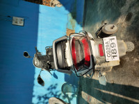 White Mahindra Gusto