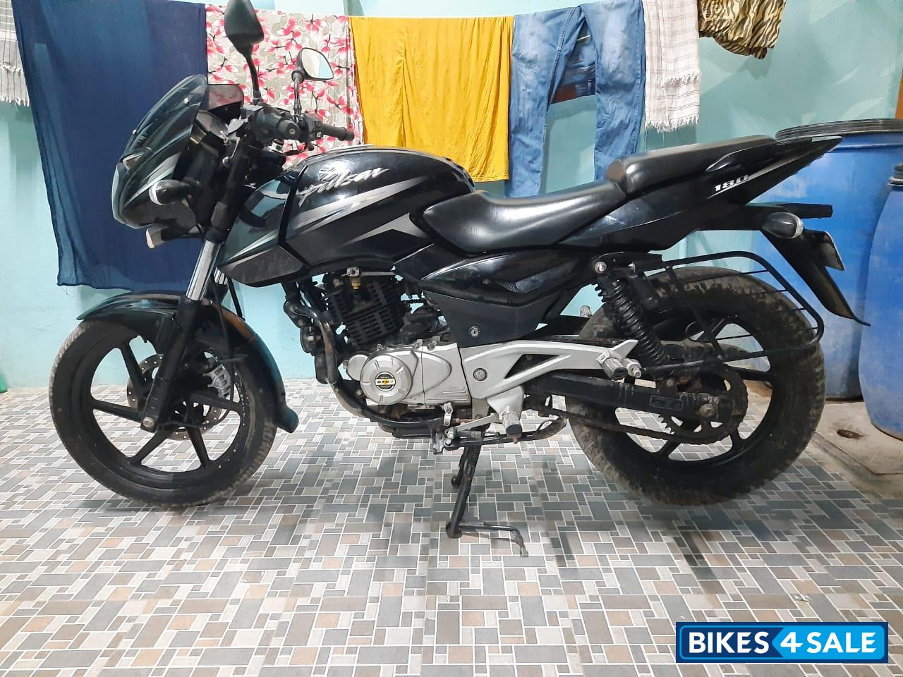 Black Bajaj Pulsar 180 DTSi