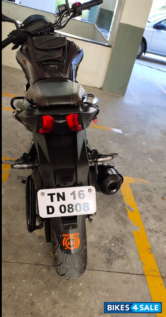 Cherry Dark Red Bajaj Dominar 400