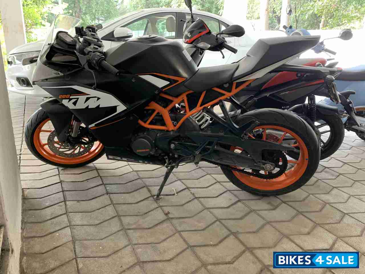 Black KTM RC 200
