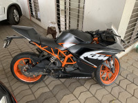 Black KTM RC 200