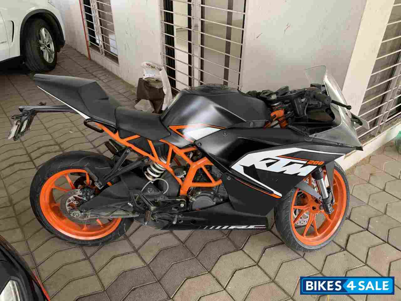 Black KTM RC 200
