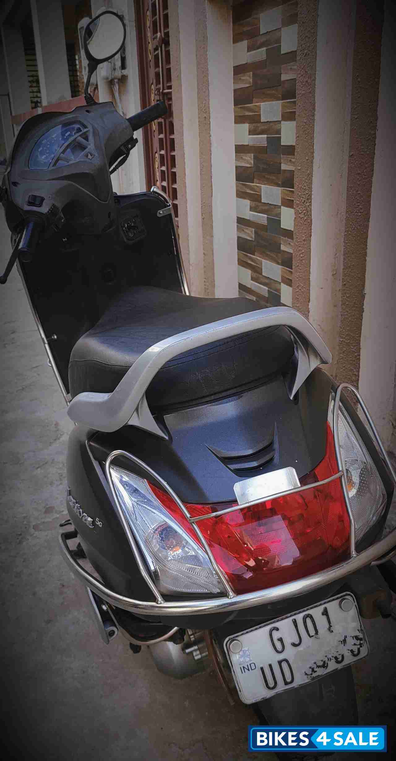 Gray Honda Activa 5G