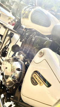 White Royal Enfield Bullet Standard 350