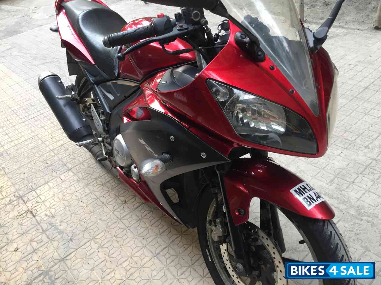 Red Yamaha YZF R15