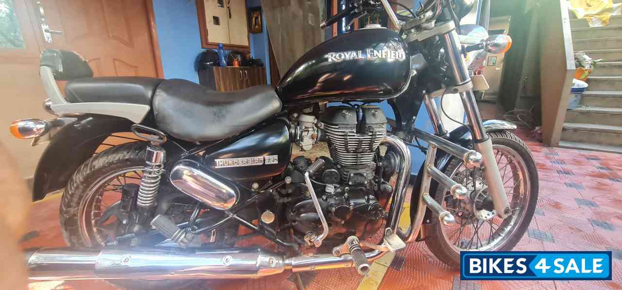 Black Royal Enfield Thunderbird 350