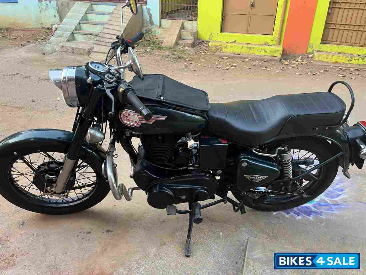 Black Royal Enfield Bullet Standard 350