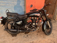 Black Royal Enfield Bullet Standard 350
