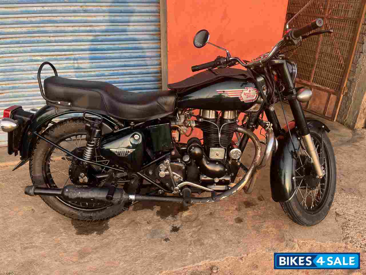 Black Royal Enfield Bullet Standard 350