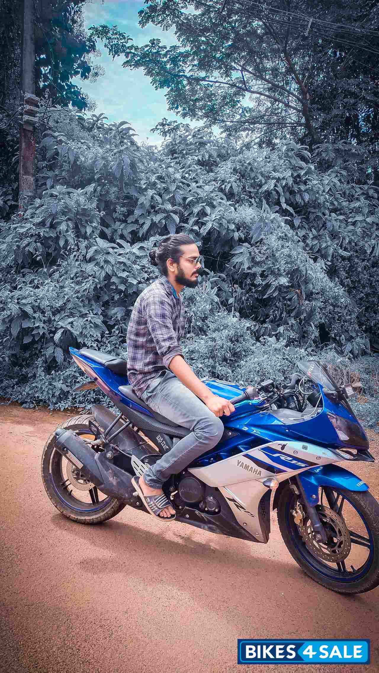 Blue Yamaha YZF R15 V2