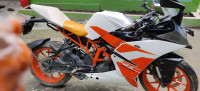 White KTM RC 200