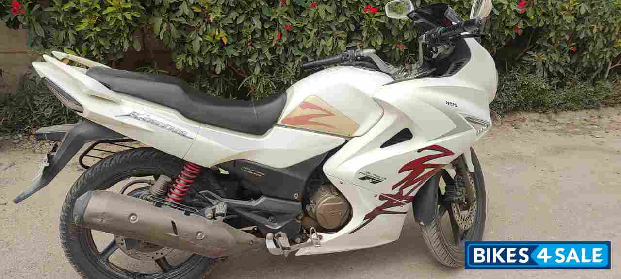 White Hero Karizma ZMR