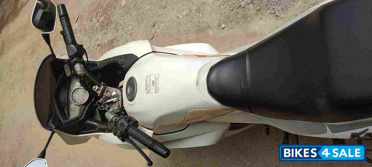 White Hero Karizma ZMR