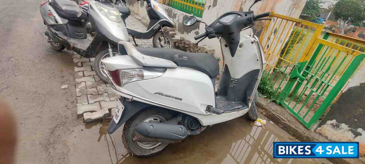 White Honda Aviator