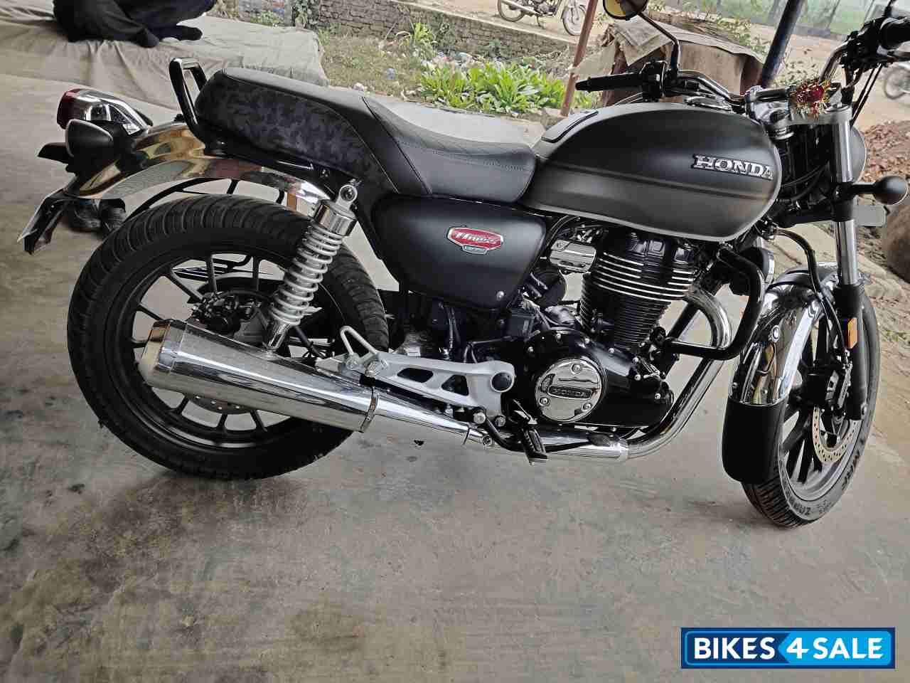 Matte Steel Black Metallic Wit Honda Hness CB350 DLX Pro