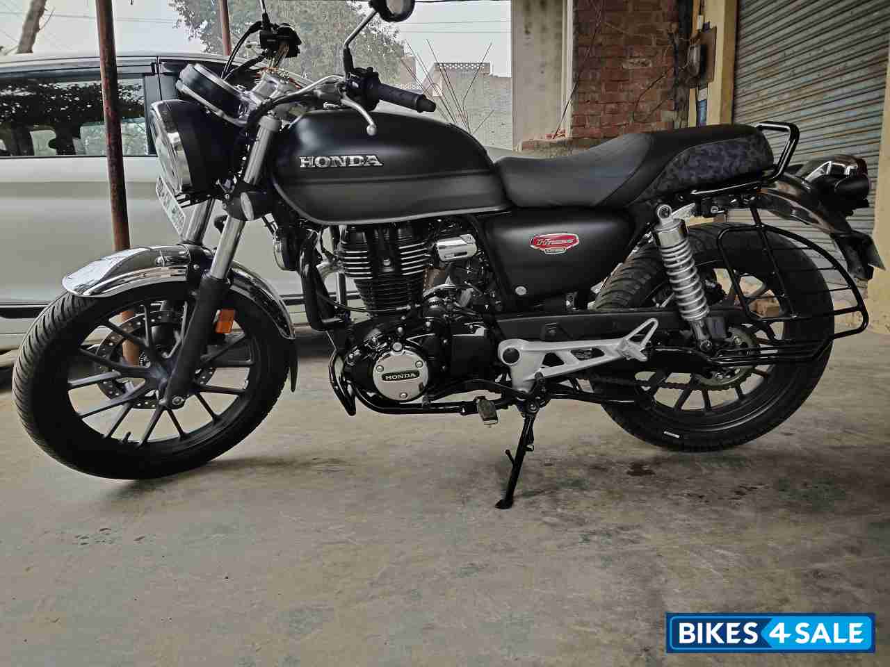 Matte Steel Black Metallic Wit Honda Hness CB350 DLX Pro