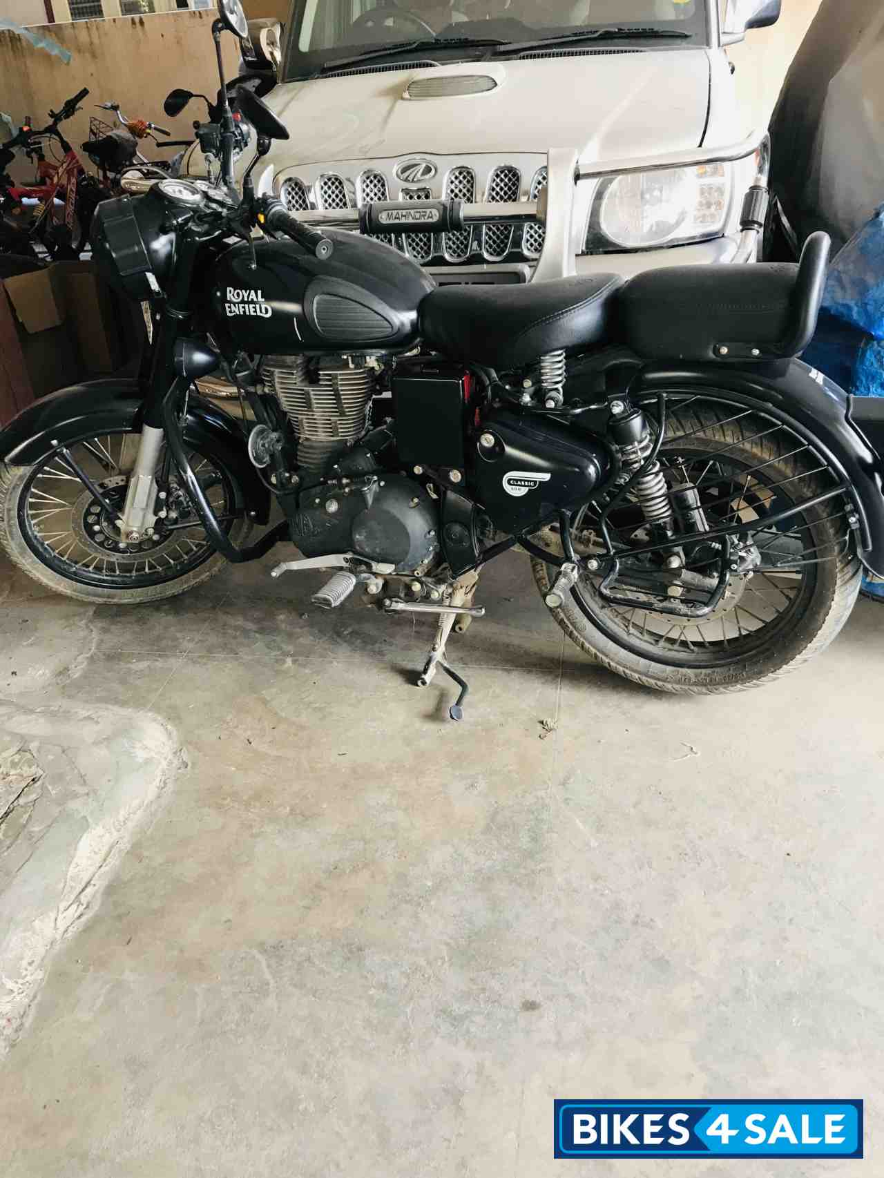 Stealth Black Royal Enfield Classic Stealth Black