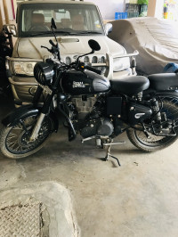 Stealth Black Royal Enfield Classic Stealth Black