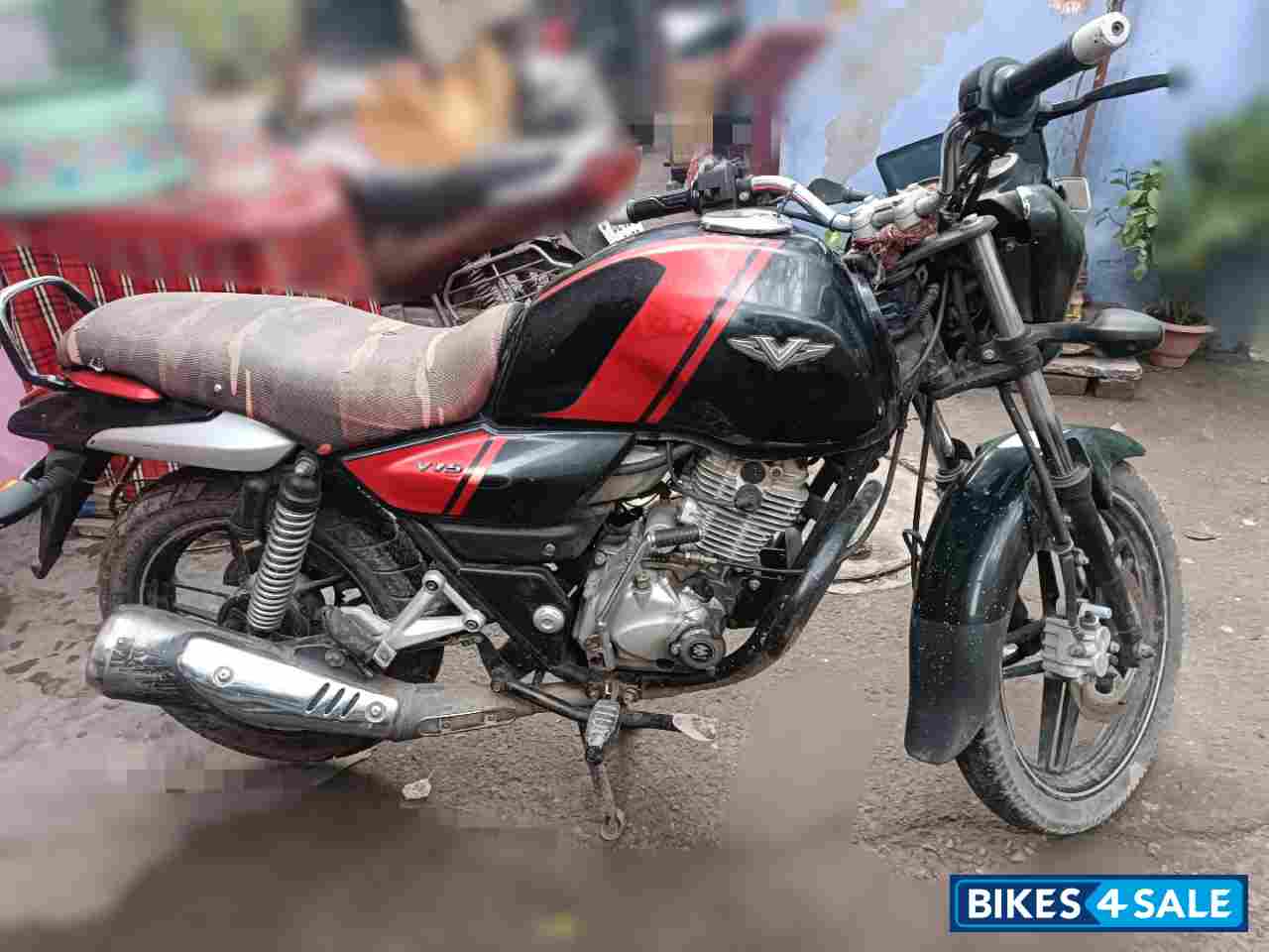 Bajaj V15