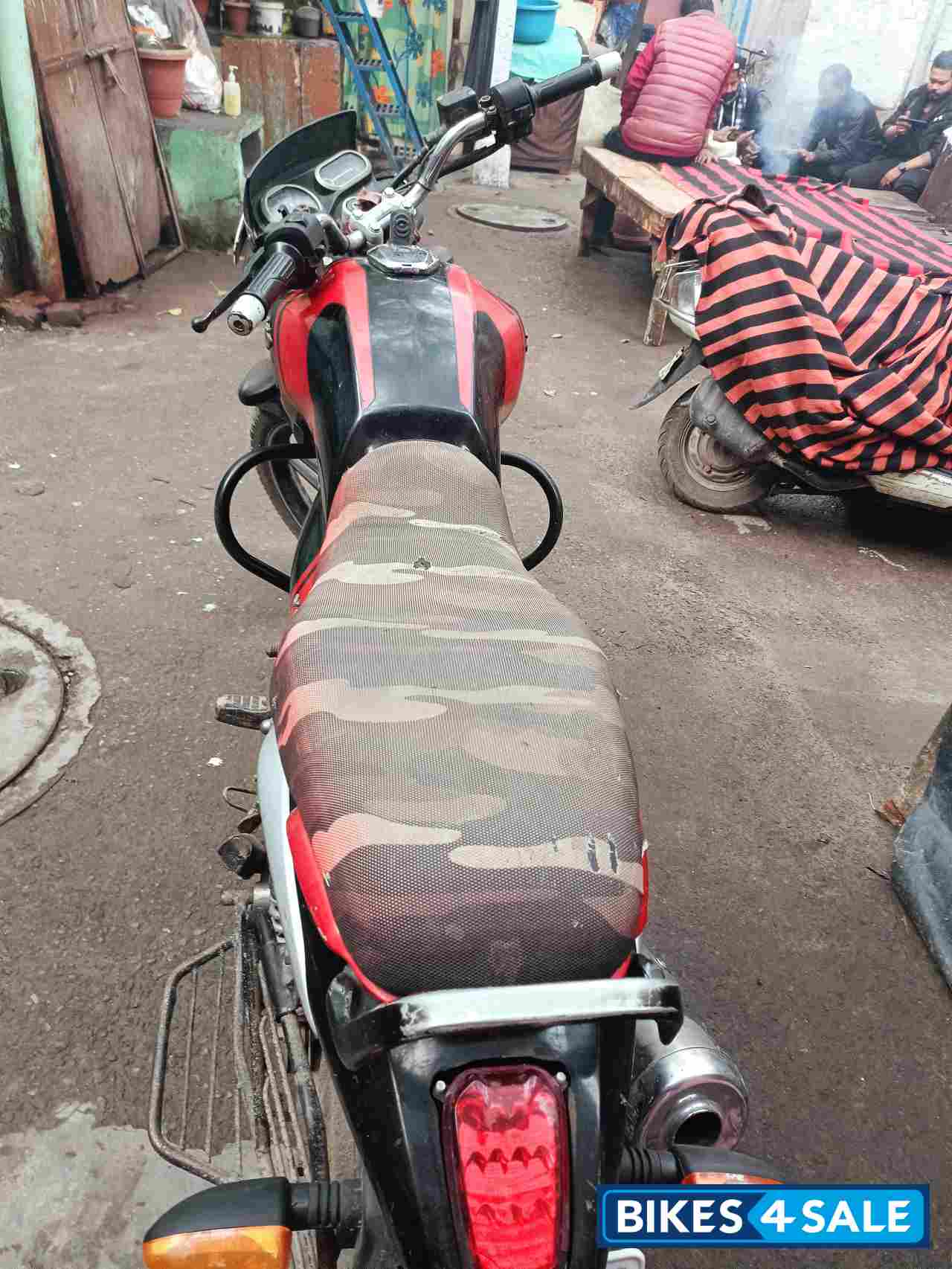 Bajaj V15