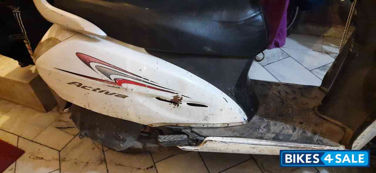 P S White Honda Activa
