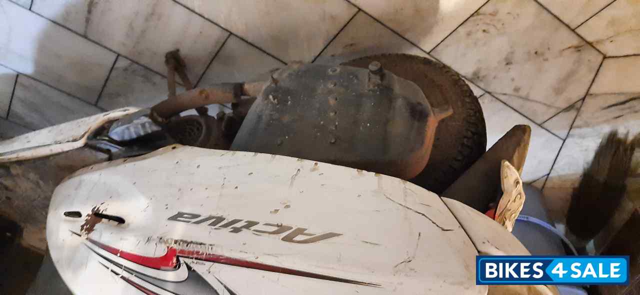 P S White Honda Activa