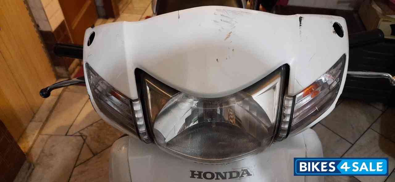 P S White Honda Activa