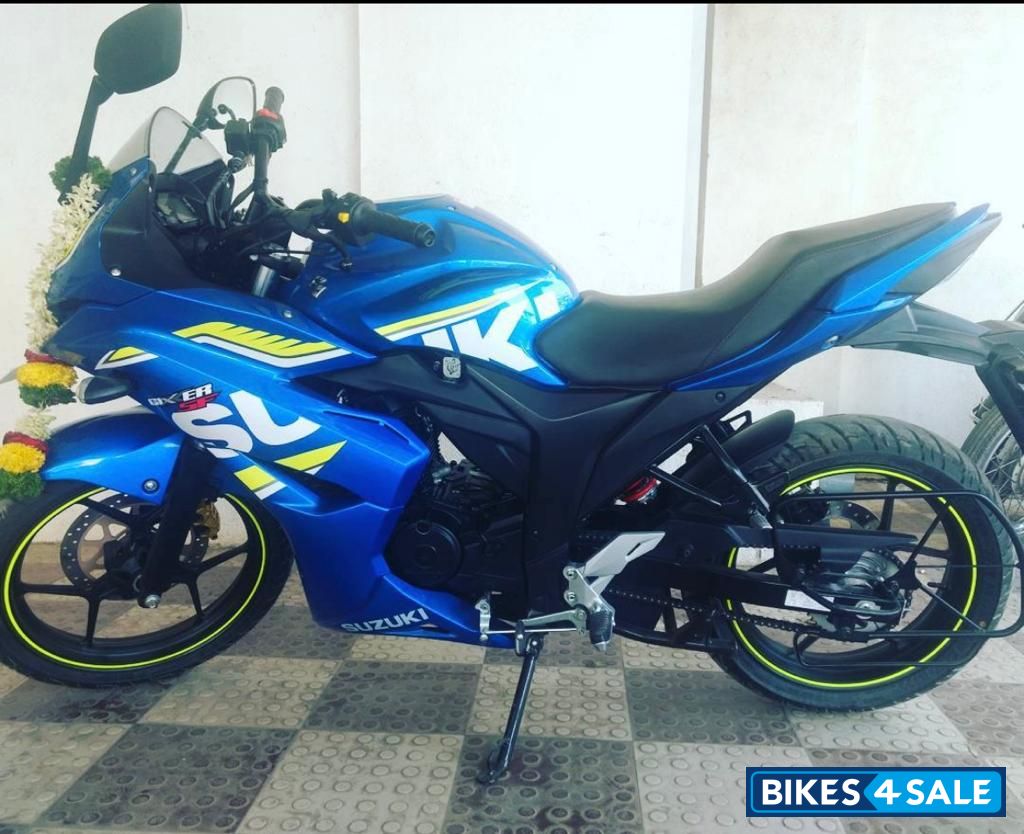 Blue Suzuki Gixxer SF