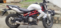 White Benelli TNT 300