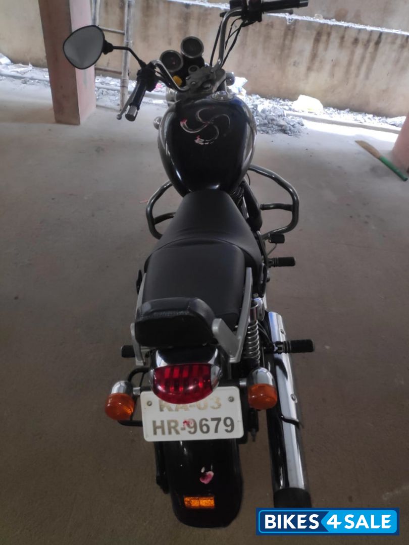 Black Royal Enfield Thunderbird 350