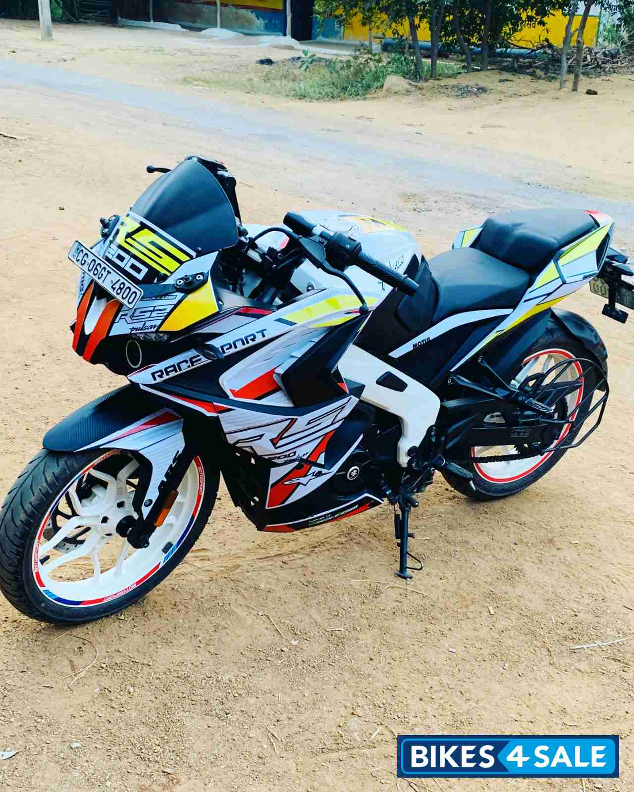 Bajaj Pulsar RS 200 ABS