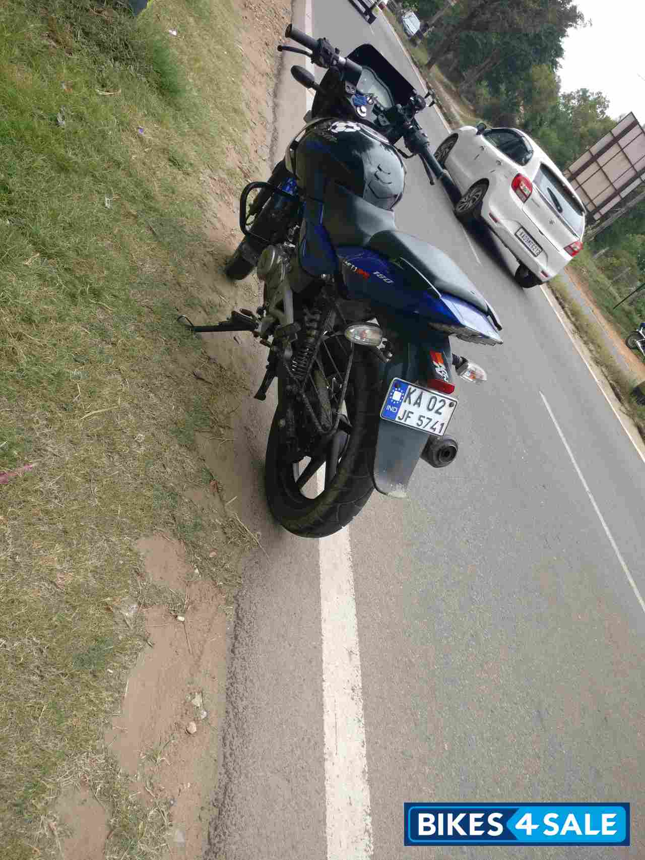 Blue & Black Bajaj Pulsar 180