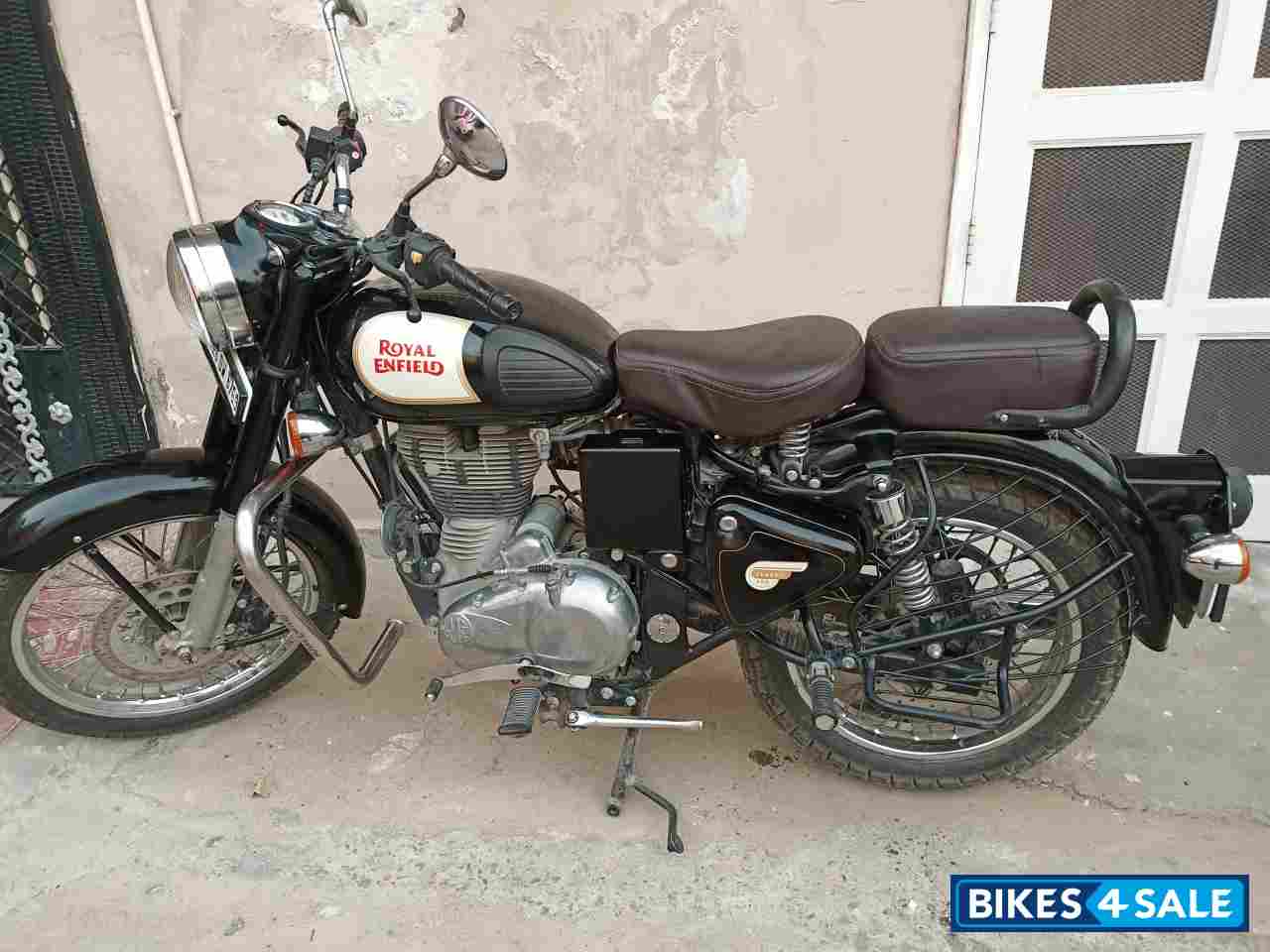 Black Royal Enfield Classic 350