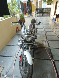 Moon White Bajaj Avenger Cruise 220 BS6