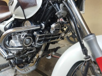 Moon White Bajaj Avenger Cruise 220 BS6