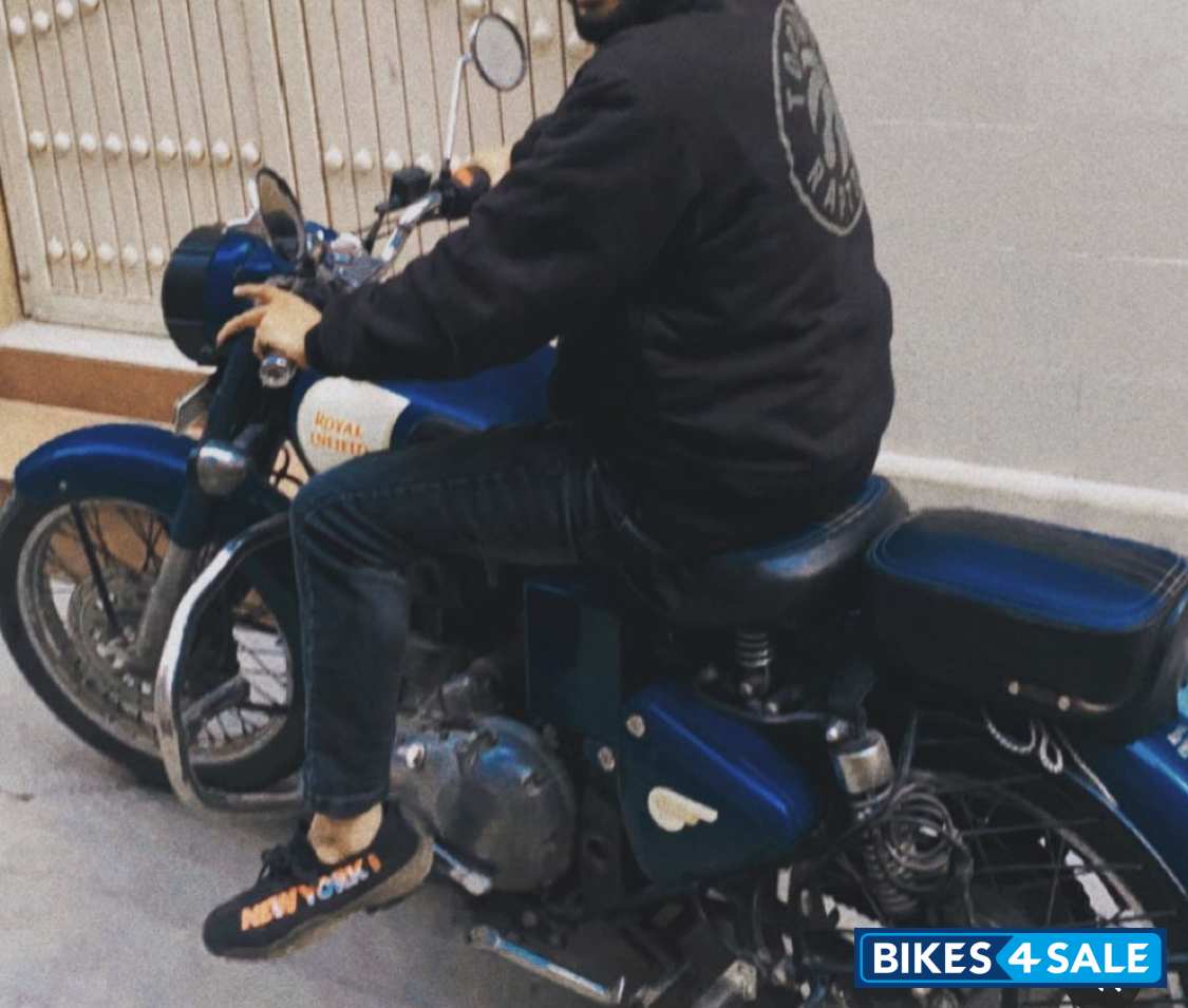 Blue Royal Enfield Classic 350 Blue Royal Enfield Classic 350