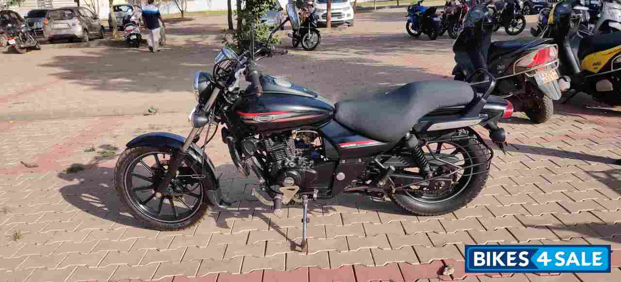Black Bajaj Avenger Street 220