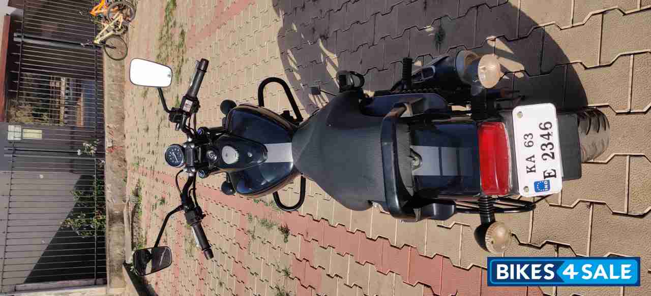 Black Bajaj Avenger Street 220