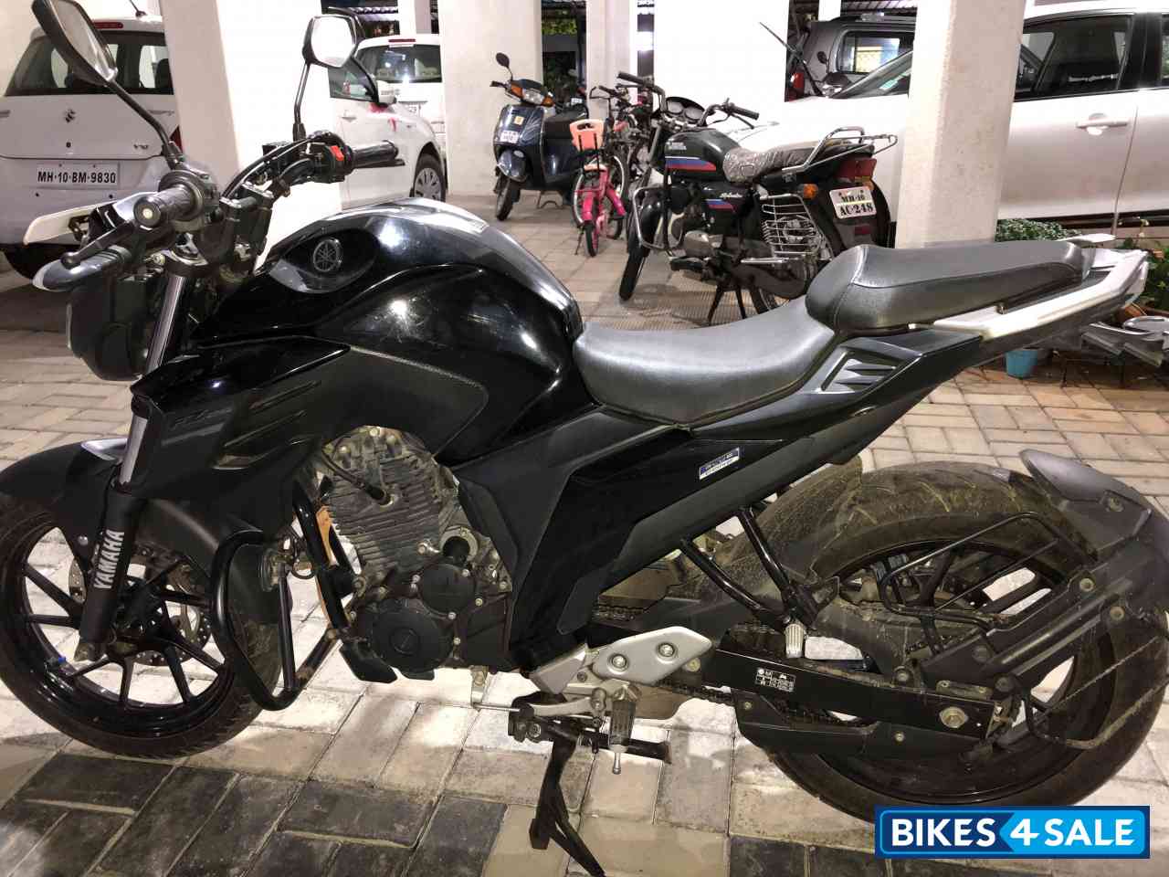 Black Yamaha FZS 25
