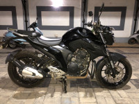 Black Yamaha FZS 25
