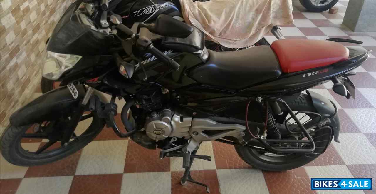 Black Bajaj Pulsar 135LS