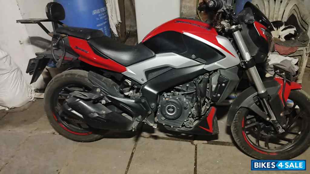 Red Bajaj Dominar 250 2022